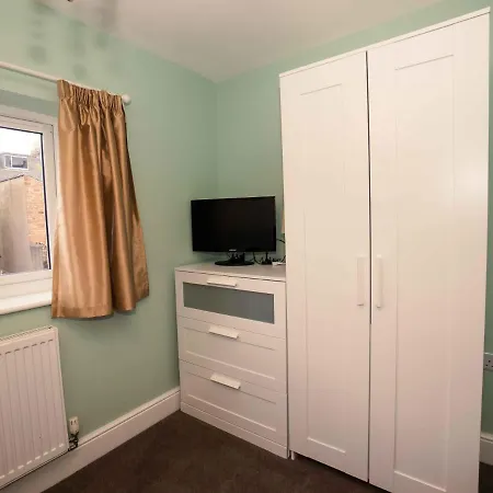 Pass The Keys Newly Renovated 2 Bedroom And Free Parking